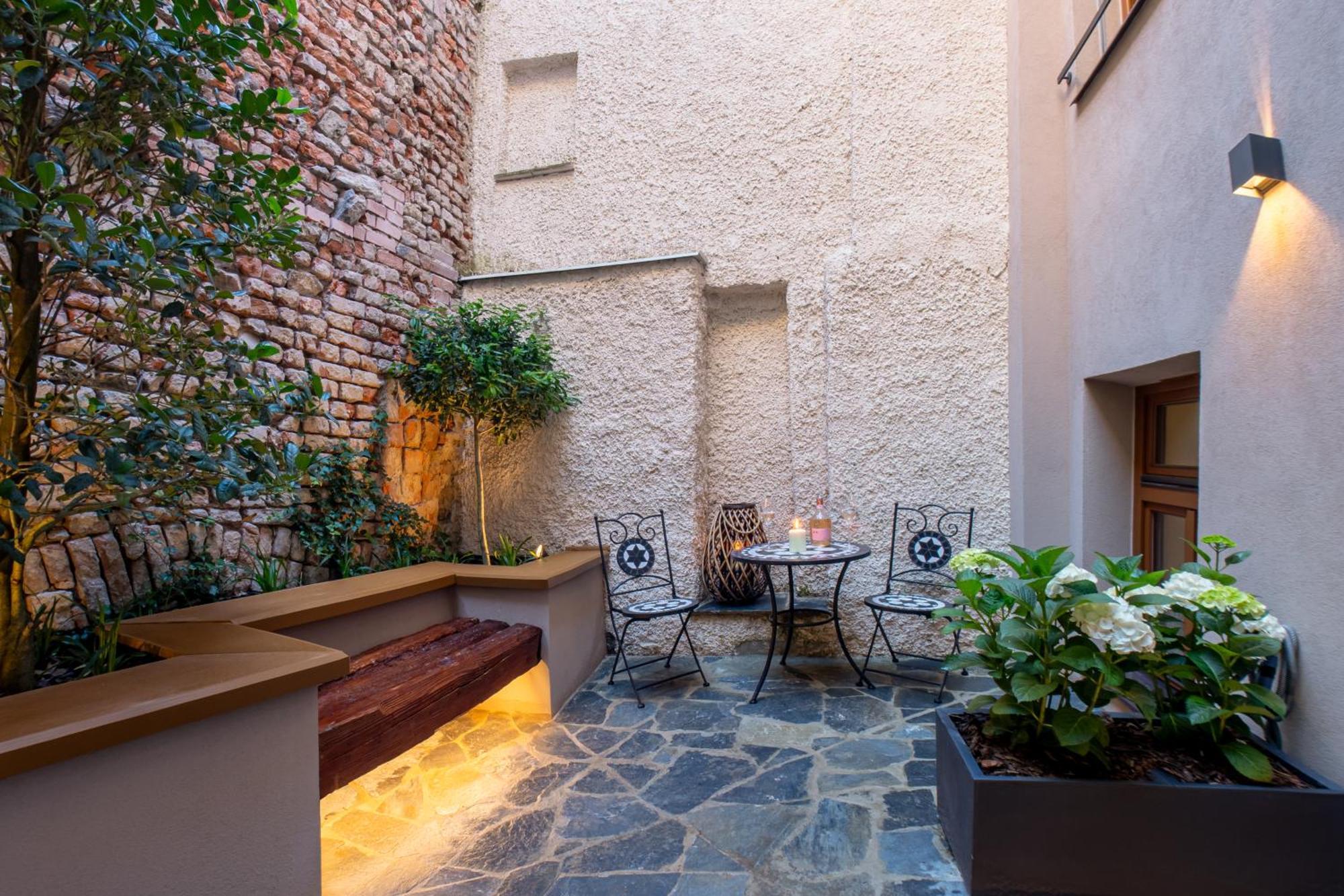 White Wolf Boutique Apartments Olomouc Exterior photo