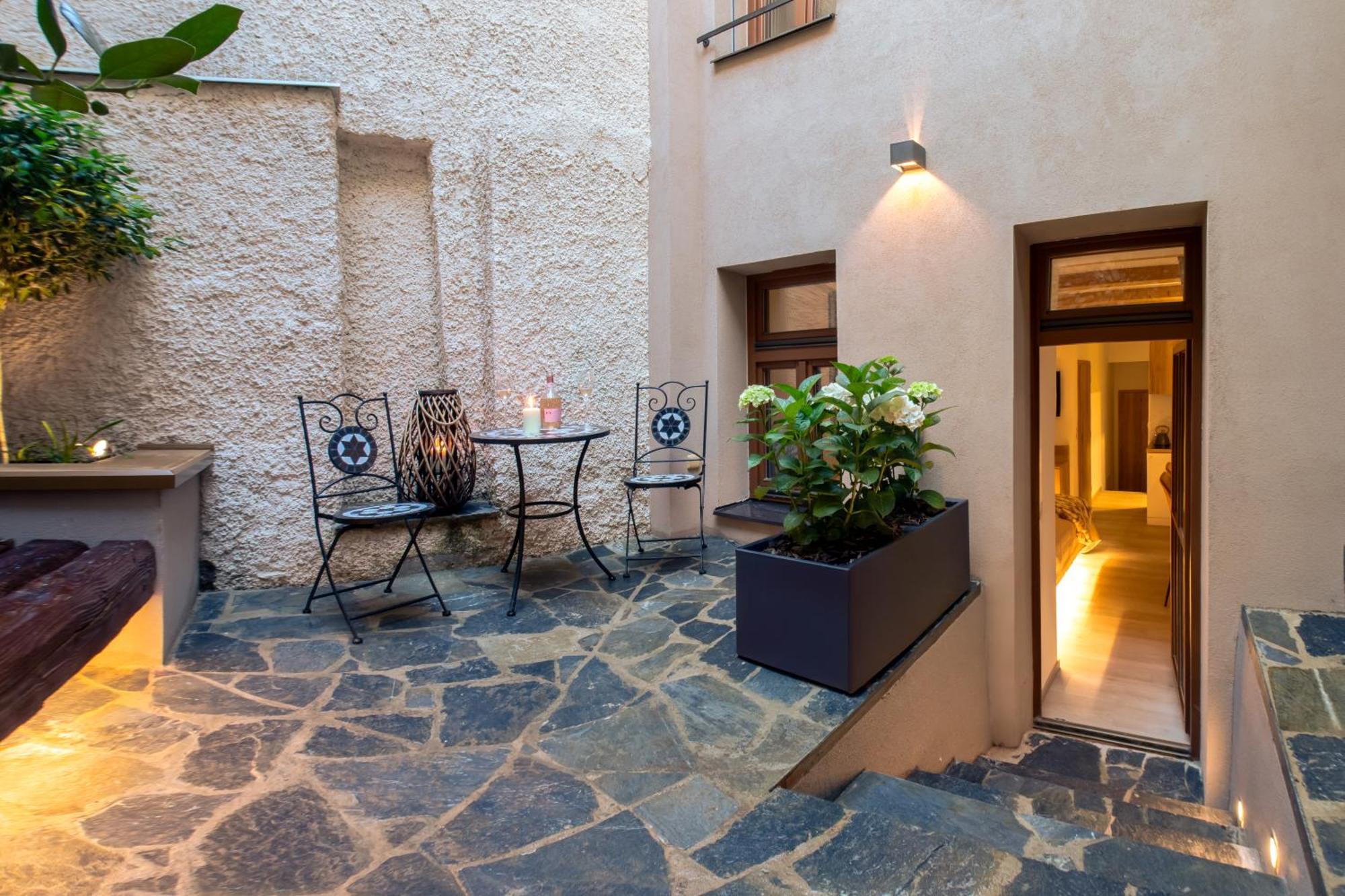 White Wolf Boutique Apartments Olomouc Exterior photo